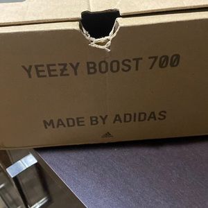 Yezzy Boost 700